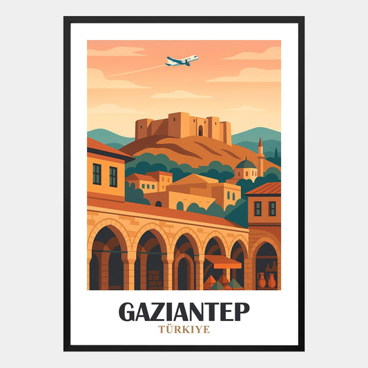 Gaziantep Poster mit Burg auf Hügel, historischen Altstadtgebäuden, Moschee und Basar im Vordergrund, dekoratives Wandbild Türkei