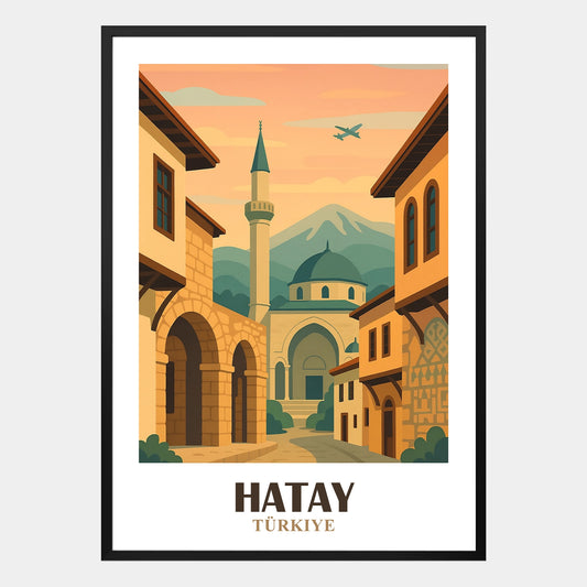 Hatay Poster mit Altstadtgassen, Moschee mit Minarett und Bergen im Hintergrund, warmes Abendlicht, dekoratives Wandbild Türkei