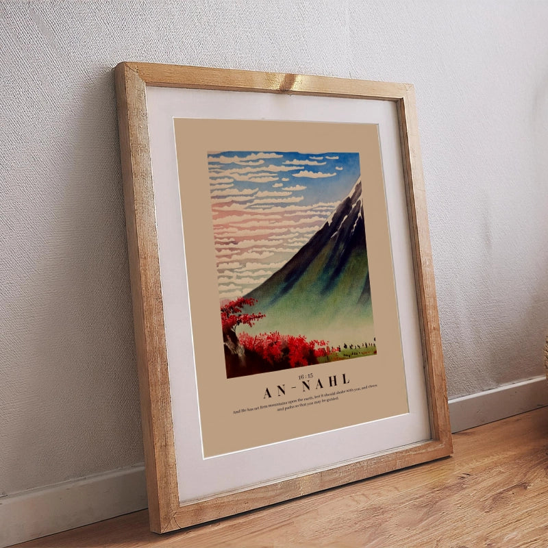 Islamisches Poster mit Sura An-Nahl 16:15, Naturmotiv und Gebirge in Beige