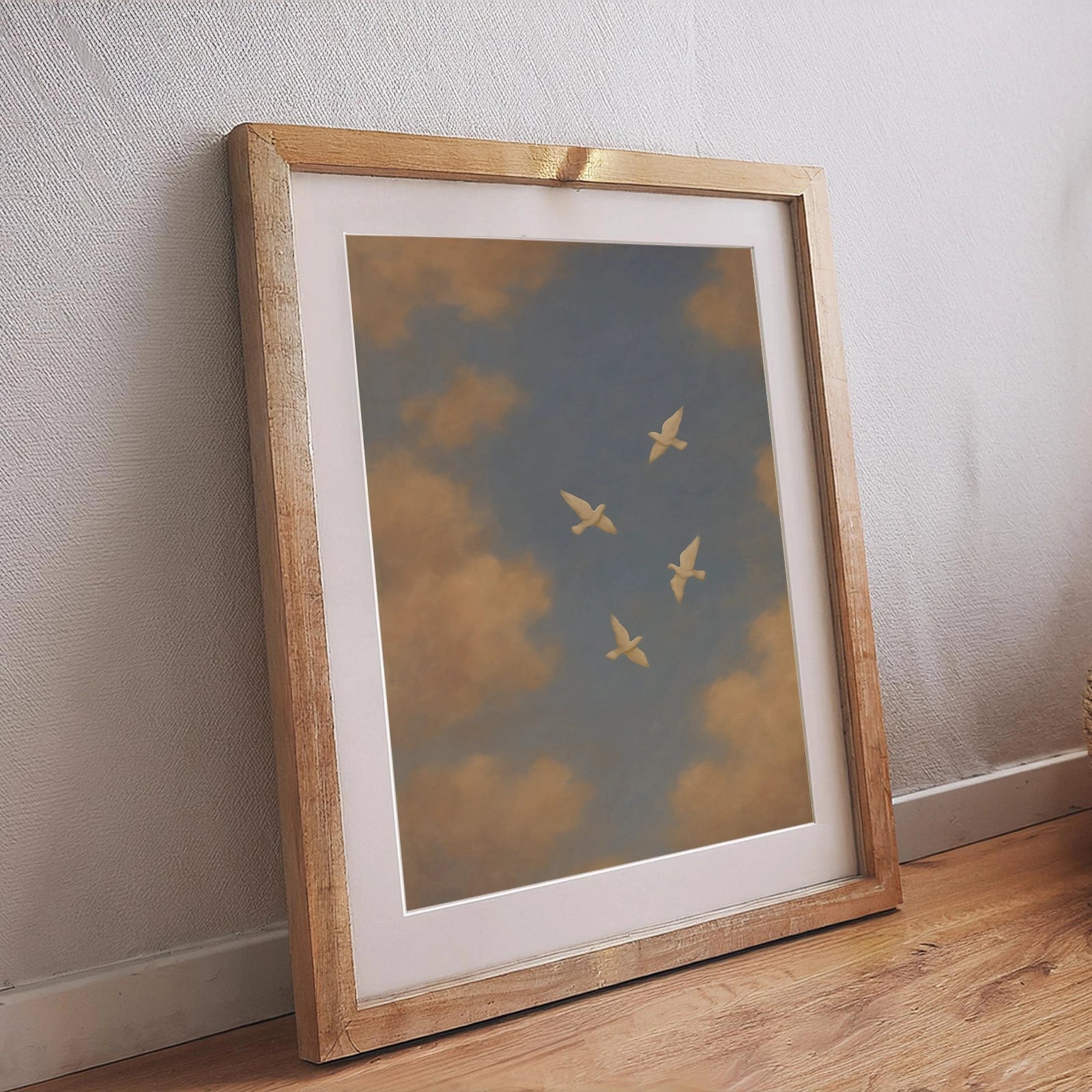 Minimalistisches Poster mit fliegenden Vögeln vor pastellfarbenem Himmel, dekoratives Kunstdruckmotiv für ruhige Raumgestaltung