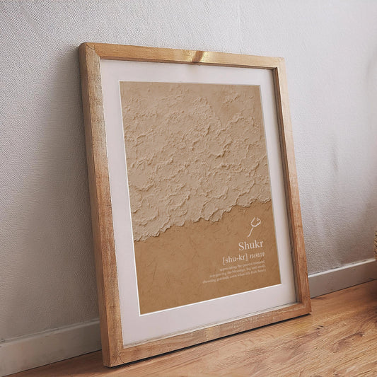Shukr Poster mit beiger Textur, arabischem Schriftzug und Definition von Dankbarkeit, minimalistisches Wandbild im Naturstil