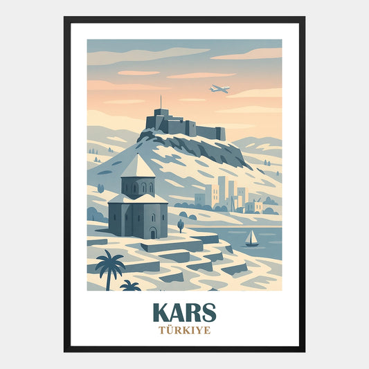 Kars Poster mit verschneiter Festung, alter armenischer Kirche, Bergen und Segelboot am Fluss in der Türkei, stimmungsvolles Wandbild Winterlandschaft